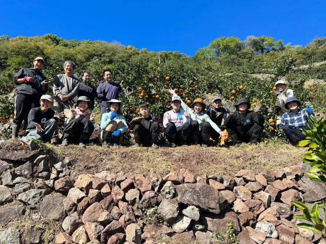 西予市明浜をまるごと体験！エコツアーを開催しました。
 
石積みや郷土料理作り。
灰屋いもづくりとシーカヤック。
この時期だからできる、美味しいみかんでの水分補給。
 
明浜をまるごと体験しました。
 
📍#狩浜の段々畑
 
#せいよじかん　をつけて投稿いただくと、その中から素敵な写真をリポストします。
 
#せいよじかん#愛媛#西予市#せいよ#明浜町#柑橘#シーカヤック#石積み#焼き芋#四国西予ジオパーク#郷土料理作り#カメラ好きな人と繋がりたい#アクティビティ好きな人と繋がりたい#旅したくなるフォト#女子旅#旅女#愛媛旅行#絶景スポット#ダレカニミセタイケシキ#西予市観光物産協会#セイいっぱい西予
#seiyo#setouchi#shikokucameraclub#instagood#travelphotography#landscape#lovers_nippon