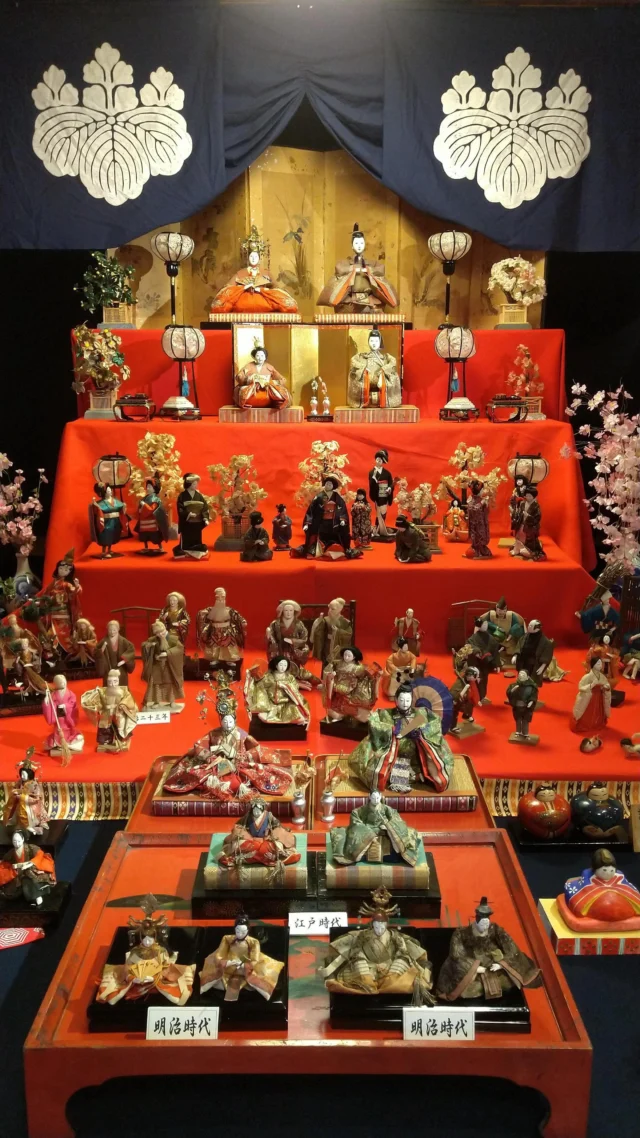 「卯之町のひなめぐり」開催中です✨
２月１日（日）〜４月５日（日）までの期間

平日は、宇和民具館・宇和先哲記念館の２か所でおひなさまをご見学いただけます

土日祝日は、卯之町の町並みにある施設4か所をめぐれます
宇和民具館・宇和先哲記念館
末光家住宅・旧武蔵

土日祝日は、景品つき
スタンプラリーも開催

スタンプ３個で
開明学校の絵はがき
スタンプ４個で
宇和民具館オリジナル缶バッチ
をプレゼント

期間中に集めればいいので
何回も卯之町に遊びにきて
スタンプを集めて景品をゲットしてみて✨

おひなさまを探しながら卯之町をお散歩してみてください😊